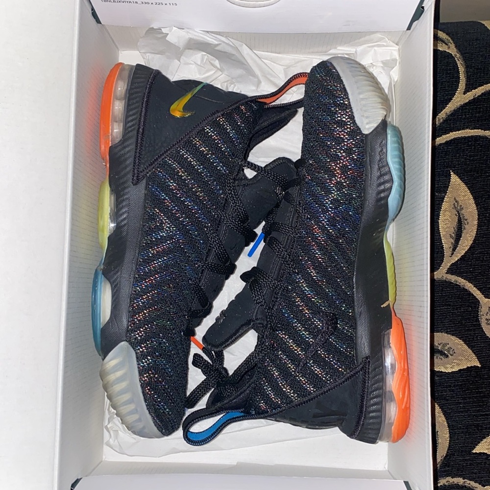 Lebron 16 - Picture 5 of 6